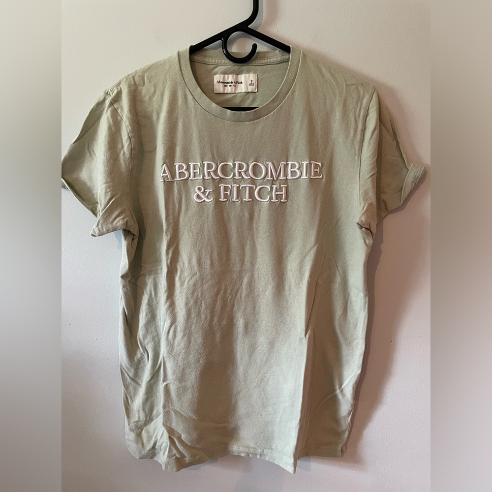 EUC - Abercrombie & Fitch T-shirt